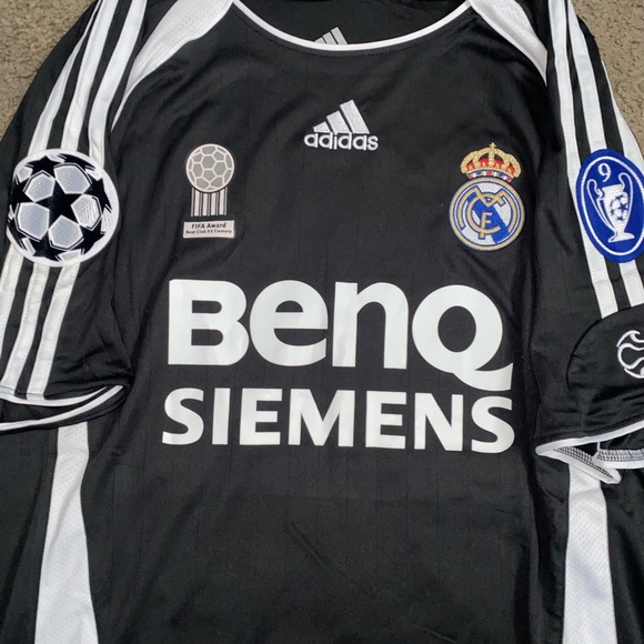 Real Madrid Retro - R.Carlos #3 Jersey - Picture 2 of 4